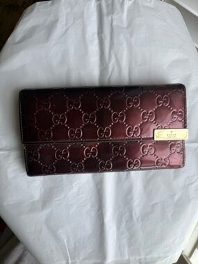 Gucci Vintage Patent Wallet Burgundy Ombre GG Continental with Gold Plaque